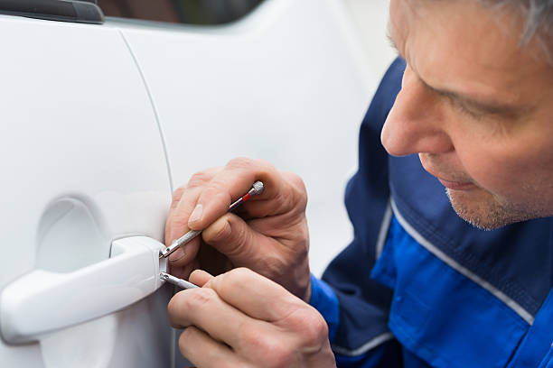 Abriendo cerradura de un coche